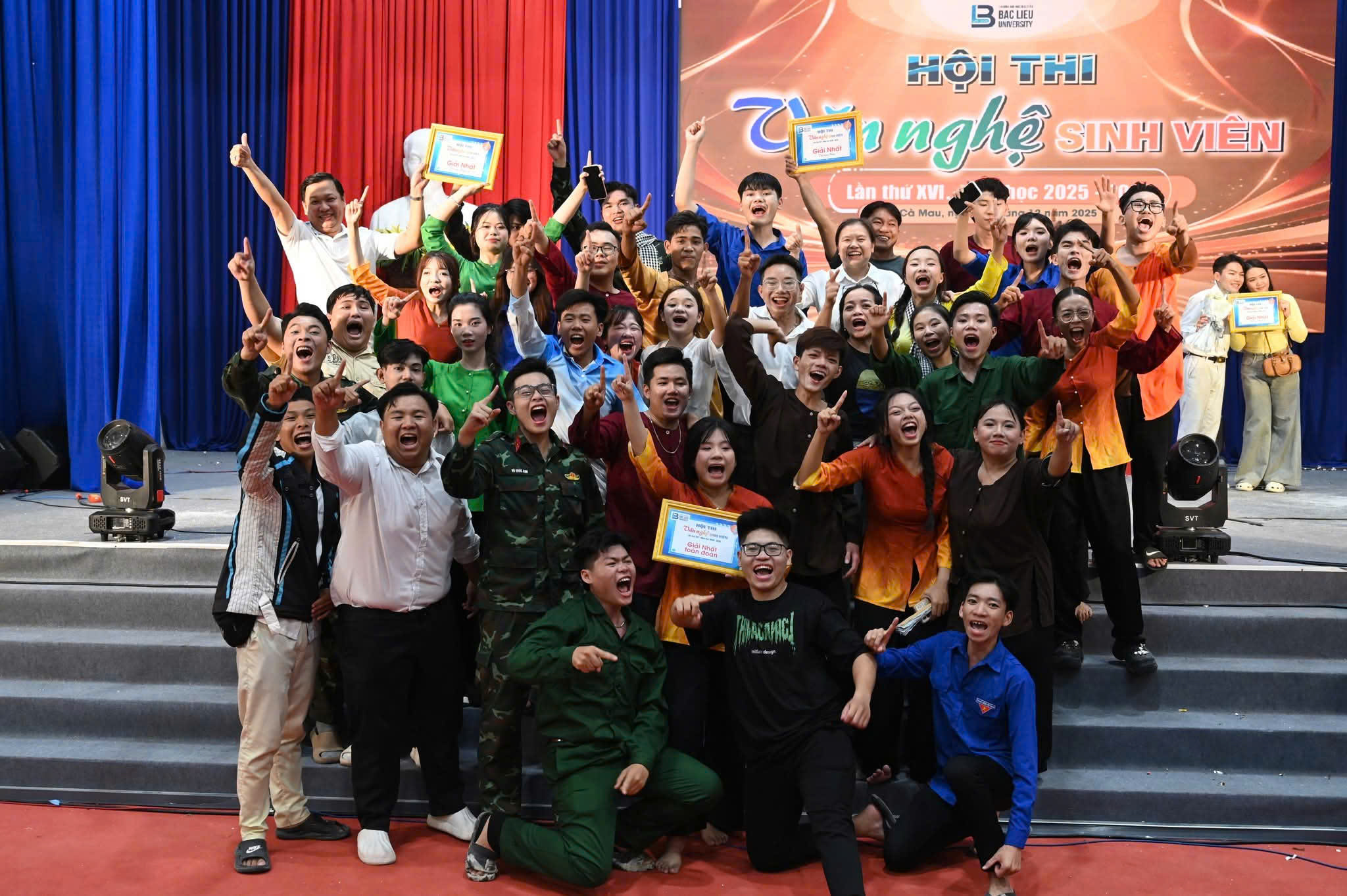 CÂU LẠC BỘ VĂN NGHỆ “SÓNG XANH” TỔNG KẾT HOẠT ĐỘNG NĂM HỌC 2025 - 2026